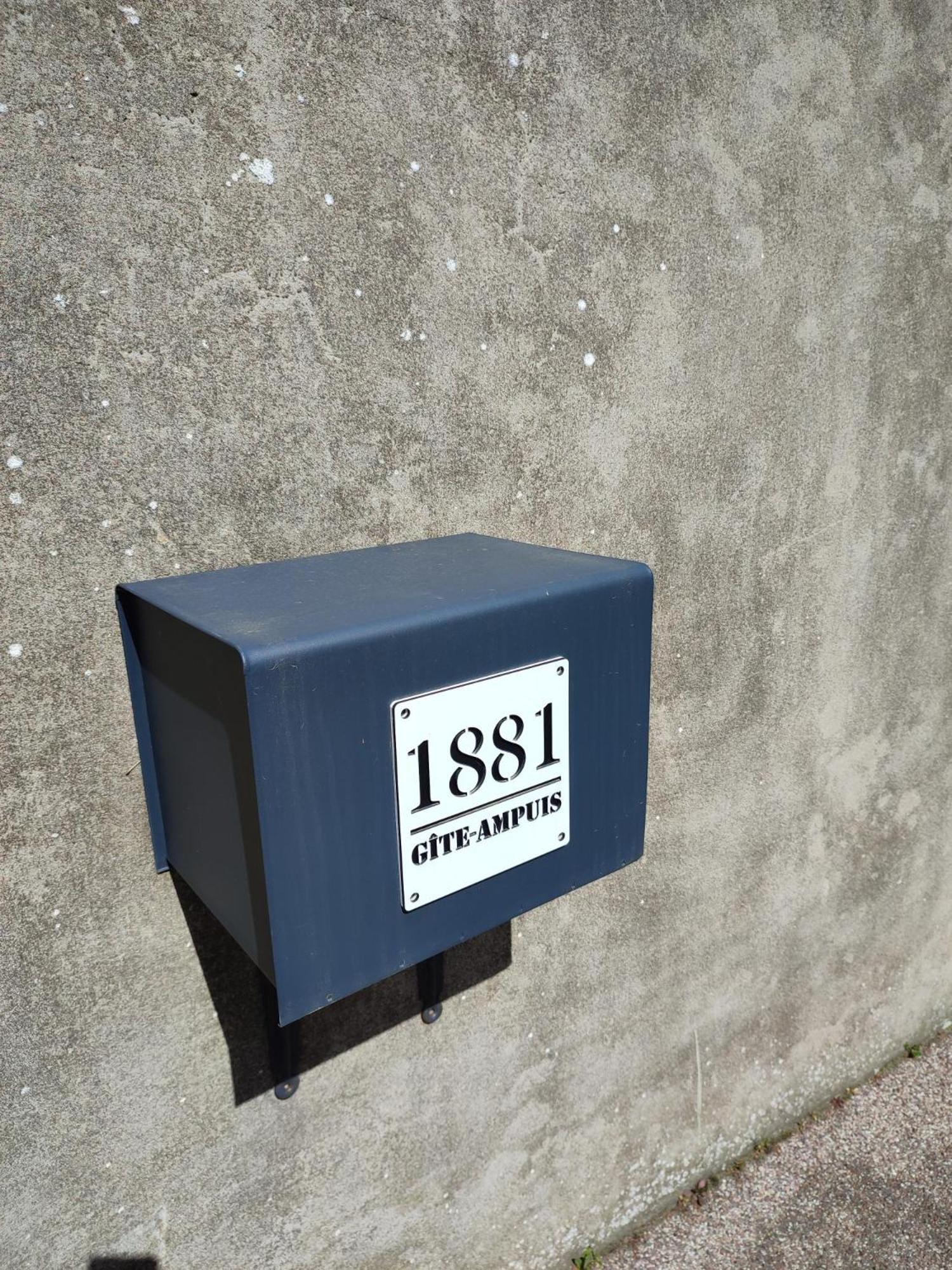 Le Petit 1881 Apartment Ampuis ภายนอก รูปภาพ
